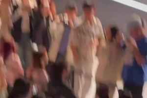 你是支持哪边的？网友拍到：小钰和Ning现身IG主场揭幕战！